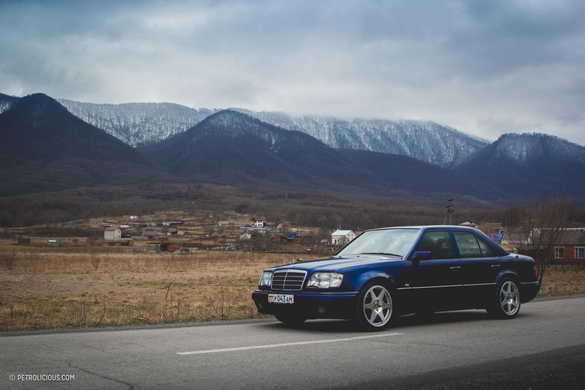 1994 Mercedes-Benz E60 AMG Front Quarter View