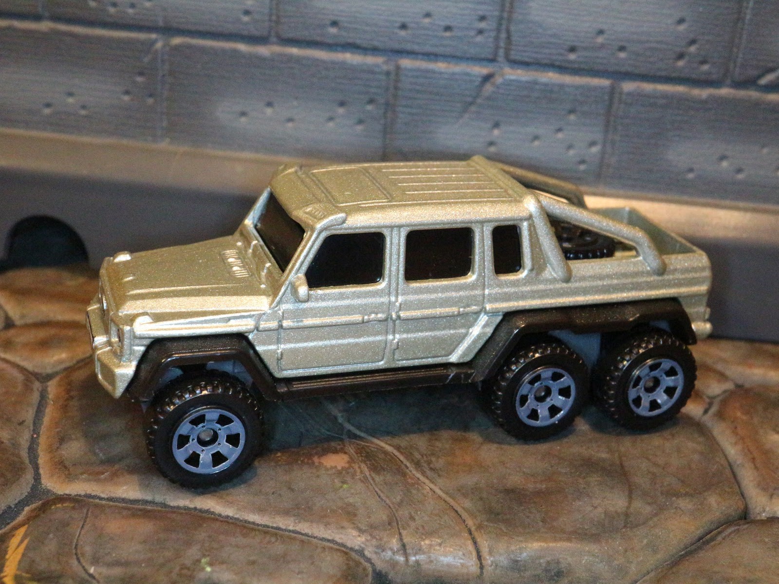 Matchbox Jurassic World Mercedes-Benz G63 AMG 6x6 Toy Car Packaging