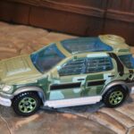 Matchbox Mercedes-Benz ML320 Montana Single Pack Jurassic World Legacy Collection