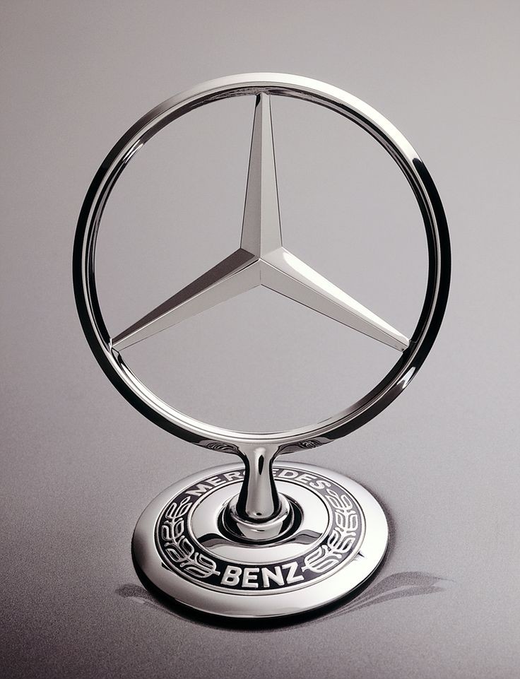 Mercedes-Benz Classic Star Hood Ornament Detail